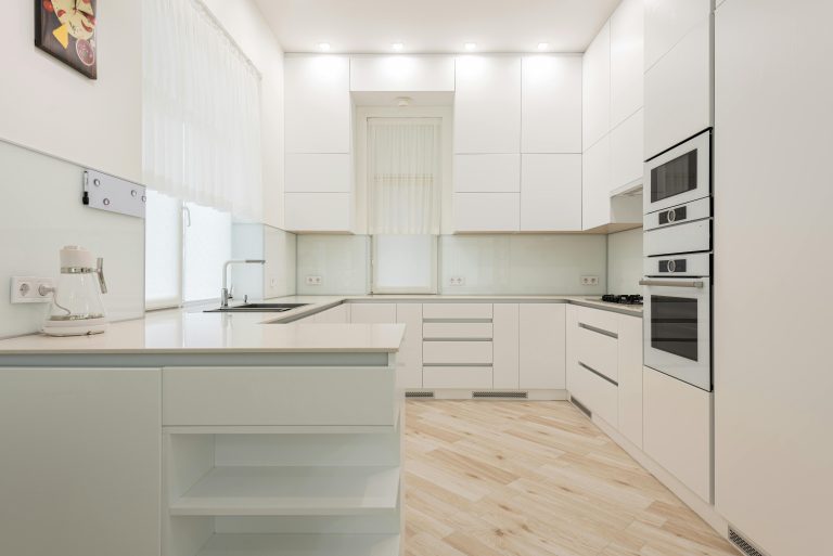 White Oak Kitchen Cabinets: The Ideal Mix of Beauty and Function